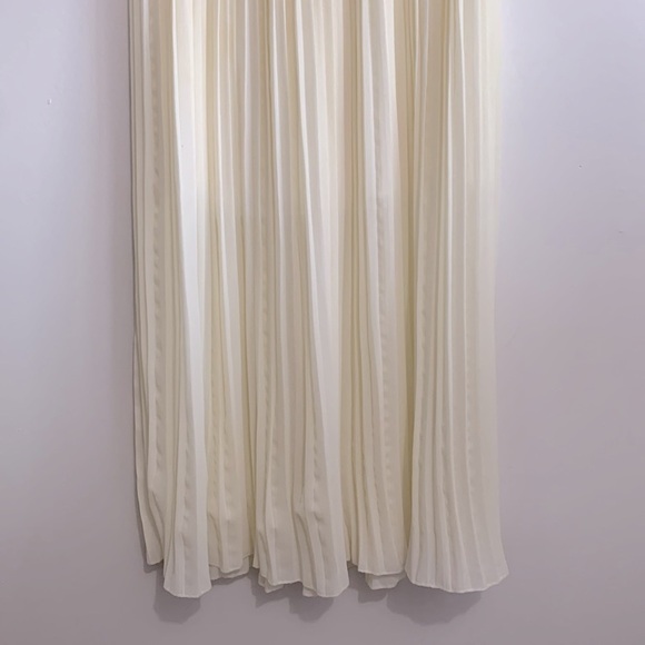 Korean style Women’s Cream pleated Maxi Skirt size Xs-M - Picture 2 of 3